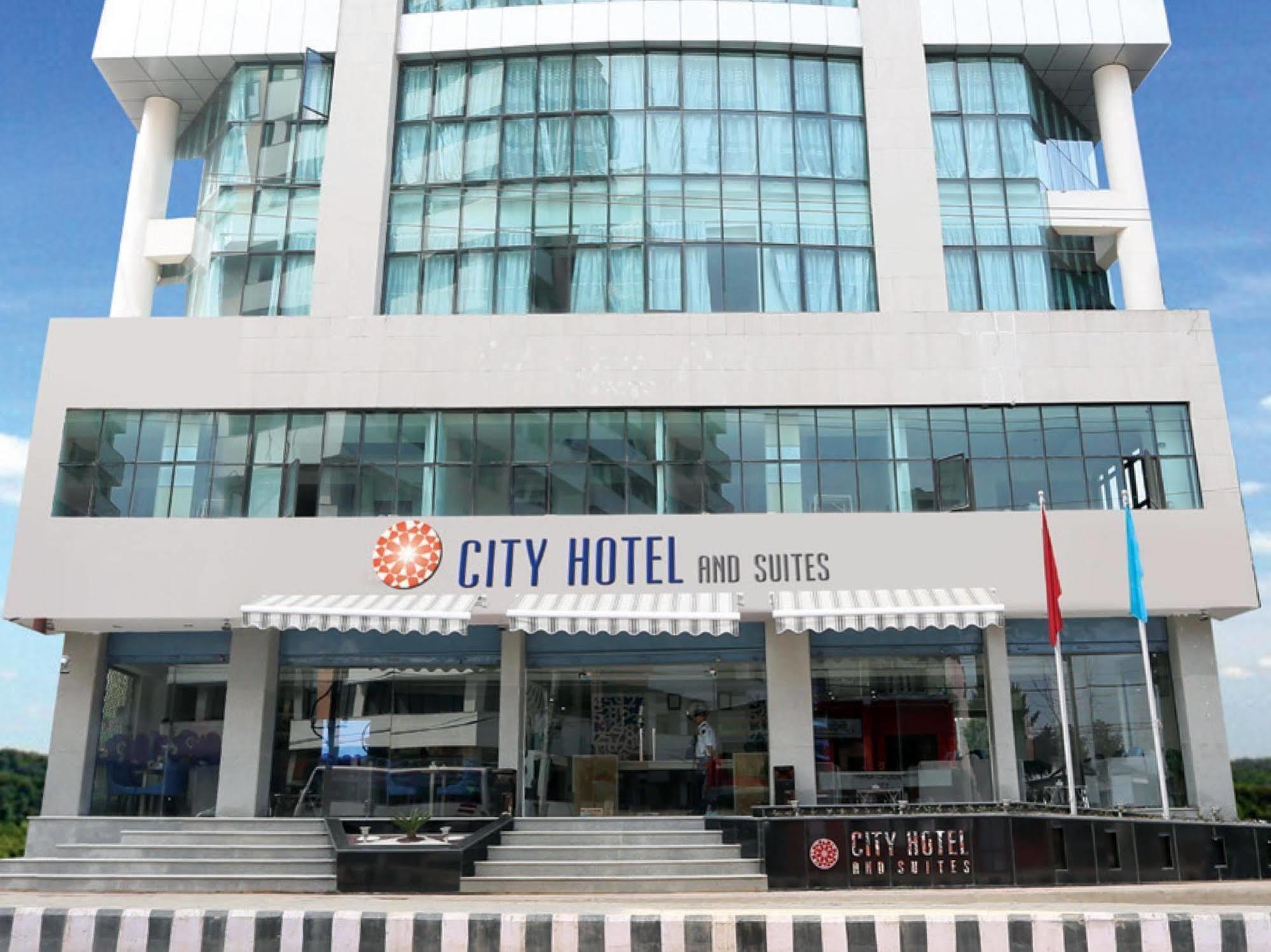 City Hotel And Suites Katmandú Exterior foto